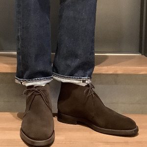 クロケット＆ジョーンズの定番チャッカブーツ