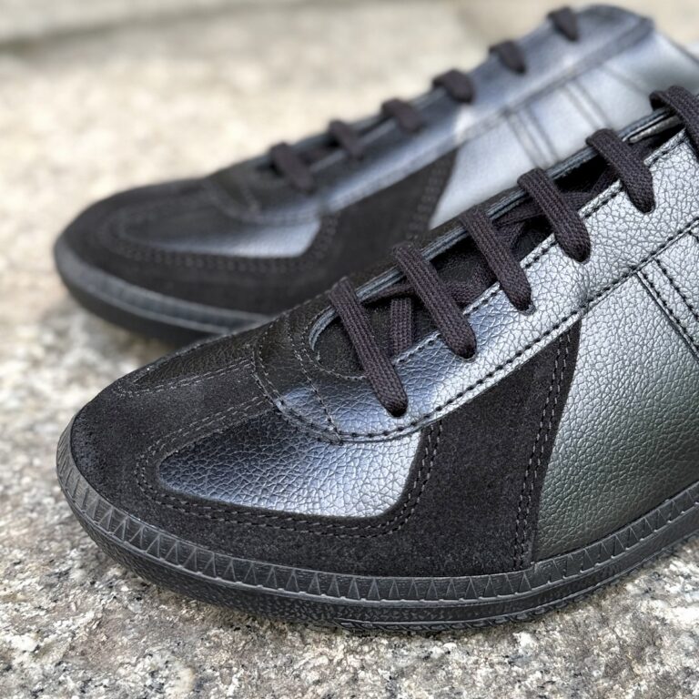 黒のジャーマントレーナー