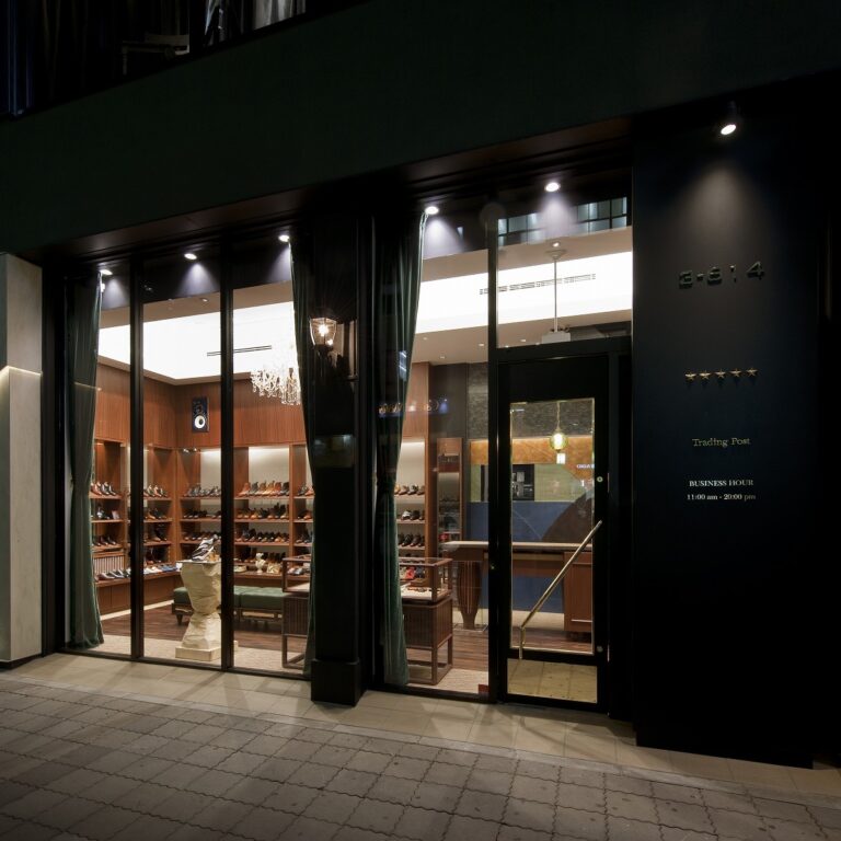 名古屋で本当に似合う一足を見つけるなら、トレーディングポスト名古屋店へ。