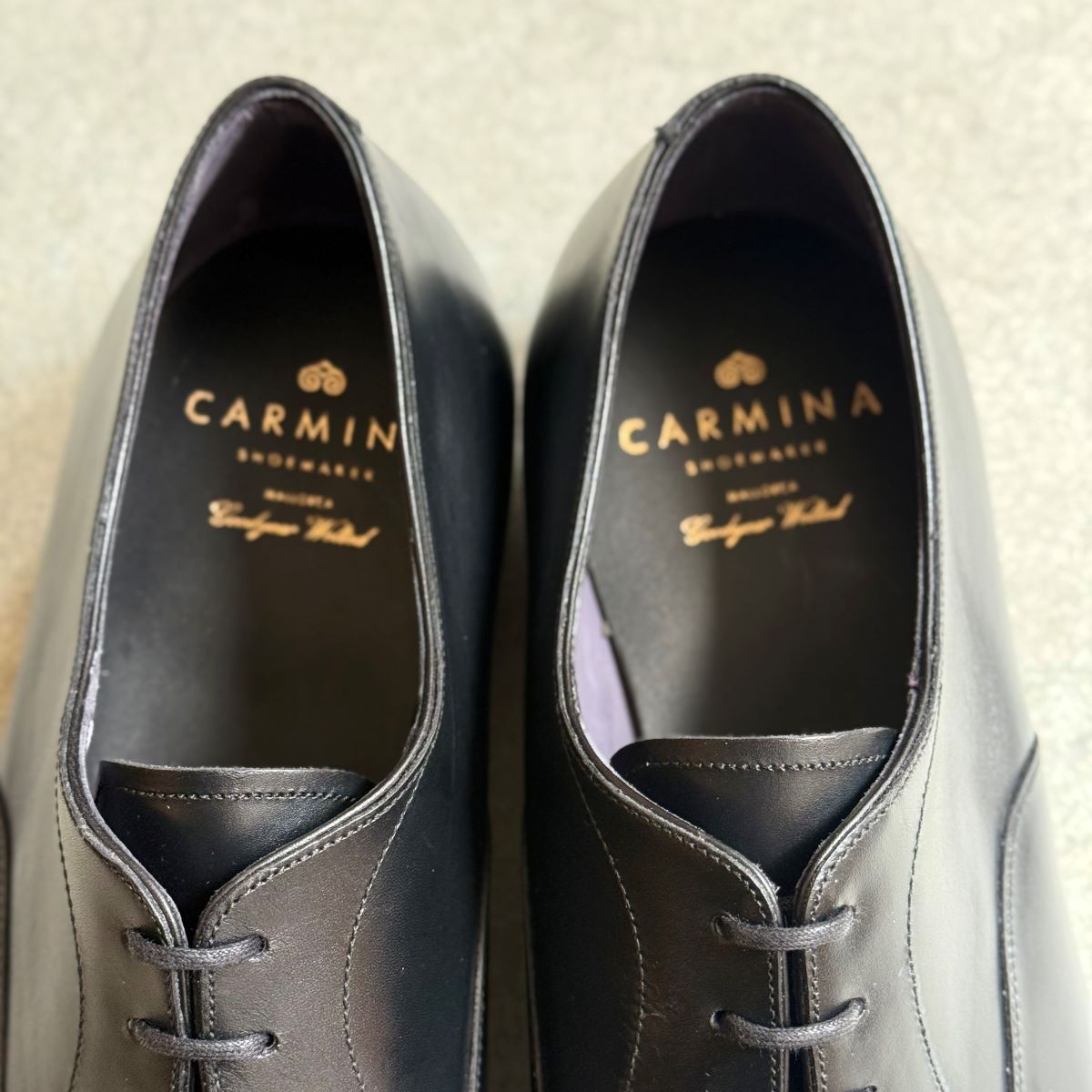 カルミーナ】の定番キャップトゥ[80204]の魅力 – 株式会社プレステージ