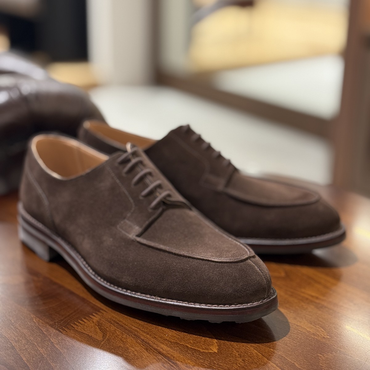 CROCKETT＆JONESの汎用性抜群のユーチップ❝ASTON❞ – 株式会社